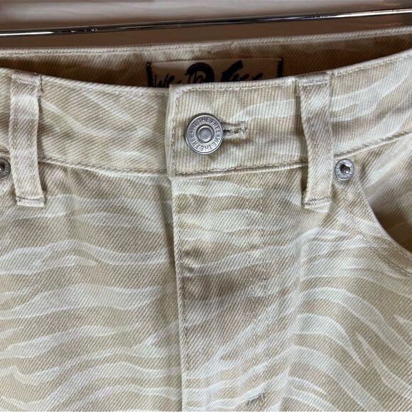 We the Free Free People Denim‎ Skirt Subtle Animal Print Size 26 Distressed Hem - Picture 2 of 9